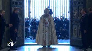 Öffnung Heilige Pforte am 8.12.2015 | © 2015 Printscreen CTV/Radio Vaticana